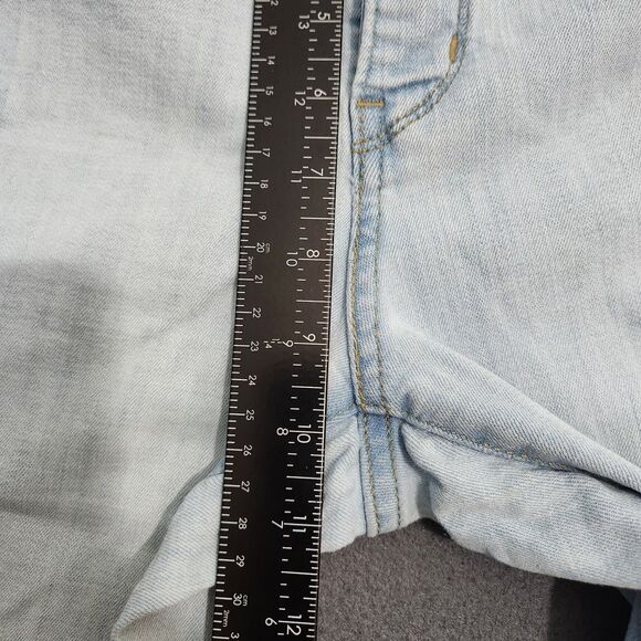 Levi's 311 Women 31 Mid Rise Shaping Skinny Capri Jeans Lightwash - Picture 11 of 12